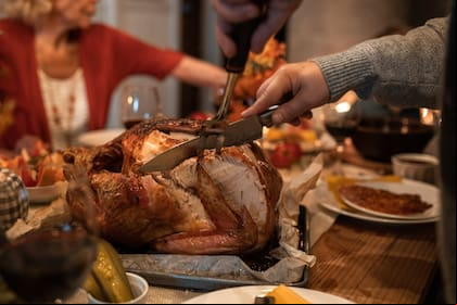 El pavo relleno es el platillo principal en el Día de Acción de Gracias