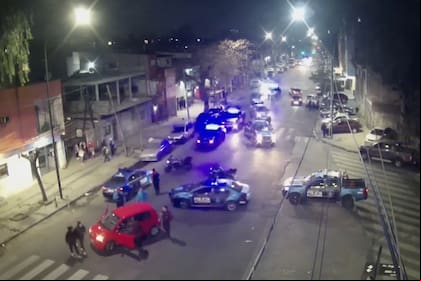 El policía había acudido tras el llamado de una mujer a la comisaría.