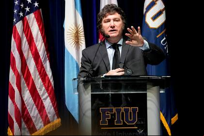 El presidente argentino Javier Milei participará esta noche de un encuentro en Palm Beach donde espera cruzarse con el presidente Trump