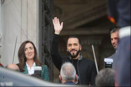 El presidente de El Salvador, Nayib Bukele, junto a la vicepresidenta Victoria Villarruel