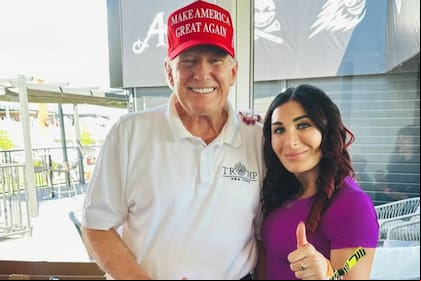 El presidente Donald Trump y Laura Loomer, una figura de la extrema derecha norteamericana.