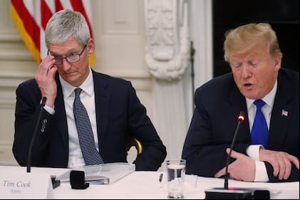 El presidente estadounidense Donald Trump agradeció las inversiones realizadas por la compañía tecnológica y lo llamó Tim Apple