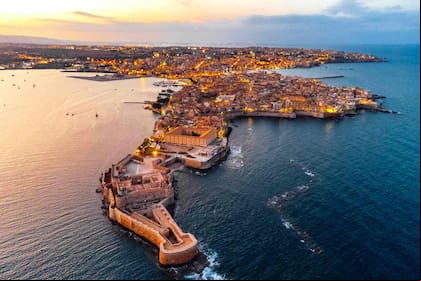 El puente que conectará la isla con el continente tendrá 3600 metros de longitud.
