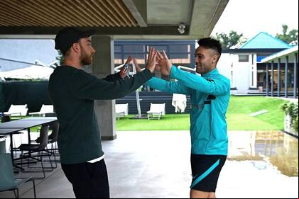 El saludo de Eriksen con Lautaro Martínez