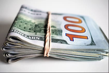 El viernes pasado, el ministro de Economía anunció que se relajarán las restricciones sobre el dólar CCL; esta mañana, este tipo de cambio rozaba nuevamente los $170 aunque luego retrocedió, y el blue subía $1 hasta los $179