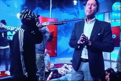 El violento ataque narco al canal TC Televisión, en Guayaquil (captura de video)