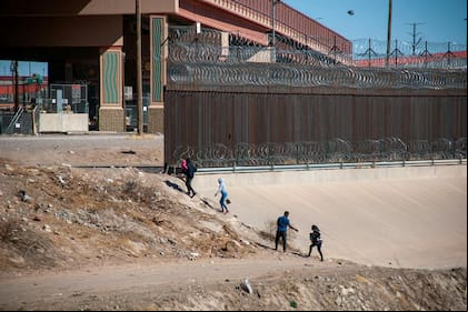 En 2025 las sanciones contra quienes rompen las leyes migratorias son mucho más estrictas en EE.UU.