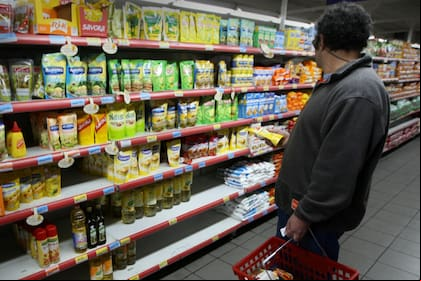 En el Gobierno estudian imponer un sistema drástico para cambiar hábitos de consumo; preocupación empresaria