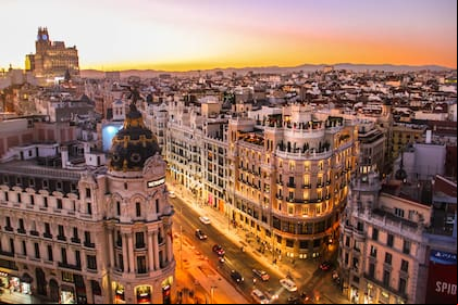En España se está limitando la compra de propiedades por personas extranjeras para favorecer a la demanda local