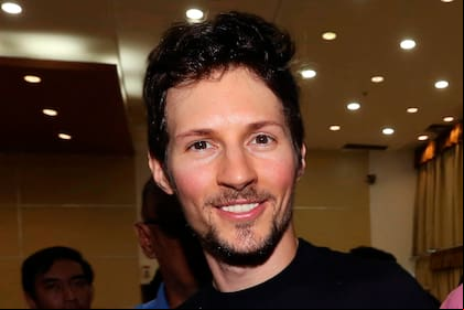 En esta imagen de archivo, el cofundador de Telegram, Pavel Durov, sonríe tras una reunión con el ministro de Comunicación e Información de Indonesia, en Yakarta, el 1 de agosto de 2017. (AP Foto/Tatan Syuflana, archivo)