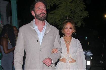 En fotos: del paseo playero de Jennifer Lopez y Ben Affleck con Matt Damon al romántico beso de Zoe Saldana