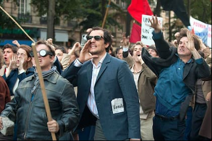 En Godard, mon amour, ambientada en 1967, el célebre cineasta francés (encarnado por Louis Garrel) se encuentra filmando La chinois y volcándose más y más a la política