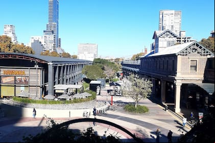 En la ciudad de Buenos Aires, uno de los primeros emprendimientos de este tipo fue Distrito Arcos