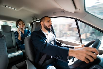 En un escenario cada vez más digitalizado, los riesgos crecen y se transforman por igual: perfiles falsos, identidades robadas y comportamientos inapropiados son algunos de los desafíos que enfrentan a diario las plataformas de movilidad