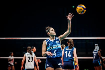 Encantadora de pelotas, eso es lo que parece Daniela Bulaich en esta selección que hace historia en el Mundial