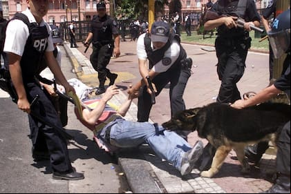 Enfrentamientos entre los manifestantes y la policía dejaron como saldo 39 muertos y cientos de detenidos