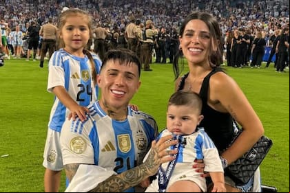 Enzo Fernández tuvo una hinchada de lujo durante el partido ante Brasil: estuvieron su mujer Valentina Cervantes y sus hijos, Olivia y Benjamín (Foto: Instagram @valucervantes)