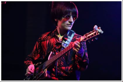 Estef Figueroa, durante un show con su banda tributo a John Lennon en Estados Unidos