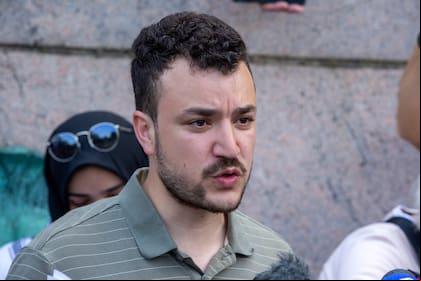 Estudiante de Universidad de Columbia dice que su arresto es señal del racismo antipalestino en EEUU