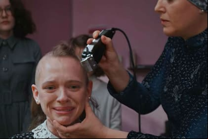 Esty (Shira Haas) es la protagonista de esta historia basada en un caso real. Fuente: Netflix.