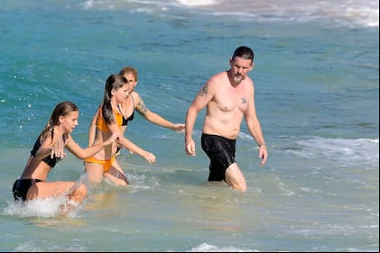 Ethan Hawke disfrutó de unos días de relax junto a su actual esposa, Ryan Shawhughes, y sus hijos Maya y Levon Roan (fruto de su matrimonio con Uma Thurman) y los más pequeños Clementine Jane e Indiana (fruto de su relación actual)