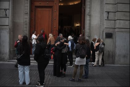 Familiares, artistas y amigos en el velatorio de Yuyo Noé en la Legislatura porteña