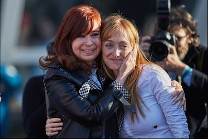 Fernández Sagasti es una de las espadas de la vicepresidenta en el Senado