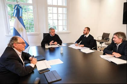 Fernández se reunió anoche con Heller, Guzmán y Máximo Kirchner para bendecir el proyecto del impuesto a la riqueza