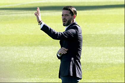 Fernando Gago se reunió con los dirigentes de Racing y los convenció para que lo contraten como nuevo entrenador