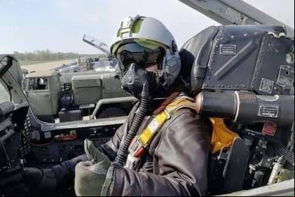 Foto del supuesto "Fantasma de Kiev" compartida por el expresidente de Ucrania Petro Poroshenko