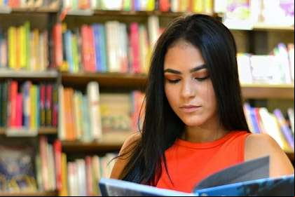 Frente a los recortes públicos de la istración Trump, algunos fondos de asistencia para estudiantes podrían tornarse más restrictivos. Foto: Pexels