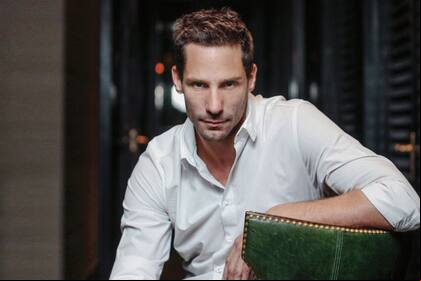 Gonzalo Valenzuela fue acusado de presunto abuso sexual por una periodista que afirma que el actor se sobrepasó con ella en una fiesta en Chile
