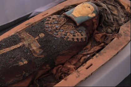 Hallan en Egipto un importante cementerio repleto de joyas
