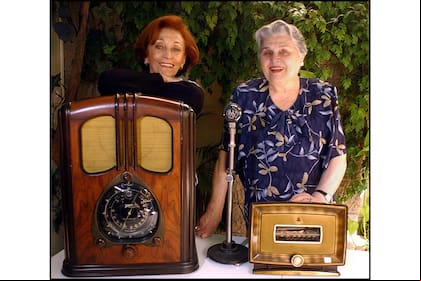 HILDA BERNARD Y DORA FERREYRO