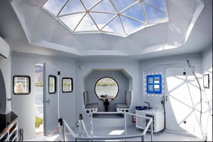 Hizo realidad su sueño de la infancia y construyo una minicasa inspirada en la nave de aterrizaje lunar del Apollo 11.