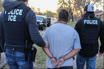 Hombre es arrestado por el ICE
