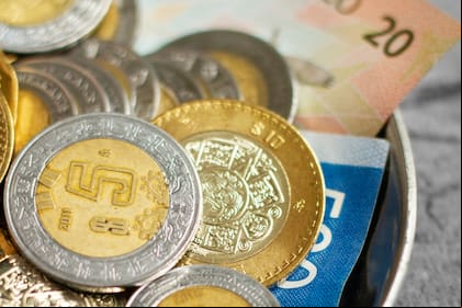 Hoy, el peso inició la sesión en terreno negativo, pero recuperó, señala Monex