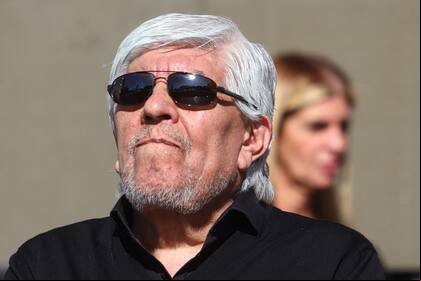 Hugo Moyano, el jefe de los camioneros, negoció personalmente su paritaria con funcionarios de Milei; el sindicalista evalúa llamar a una convocatoria de acreedores por la millonaria deuda que tiene en su obra social