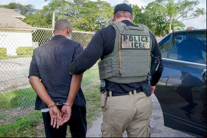 ICE opera en todo Estados Unidos y tiene como objetivo dar con inmigrantes ilegales