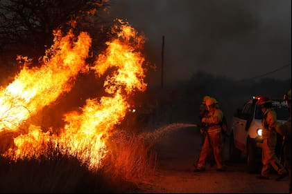 Impactantes imágenes de los incendios que arrasan con el norte de Córdoba