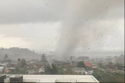 Impresionante tornado en Chile: personas heridas y grandes destrozos materiales