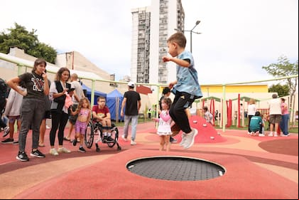 Inauguración de la plaza de Villa Santa Rita, sobre la avenida Álvarez Jonte