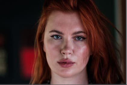 Ireland Baldwin, hija del actor y de Kim Basinger reveló que fue violada durante su adolescencia y explicó por qué decidió hablar