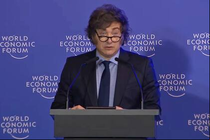 Javier Milei durante su discurso en el World Economic Forum la semana pasada; hoy criticó otra vez a LA NACION en su cuenta de X