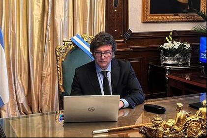 Javier Milei en su oficina