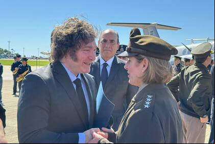 Javier Milei y Laura Richardson en Aeroparque
