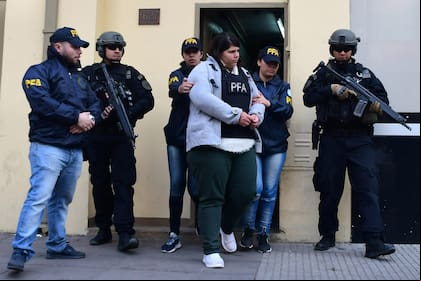 Julieta Bonanno en el momento de su traslado a tribunales para su primera indagatoria, en junio de 2018