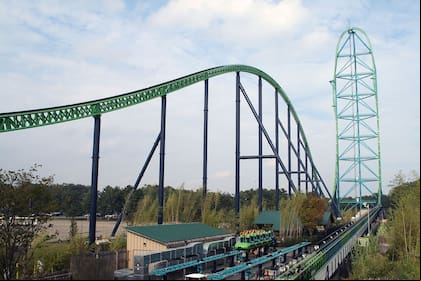 Kingda Ka es la montaña más alta del mundo; hasta 2010 también era la más rápida del planeta