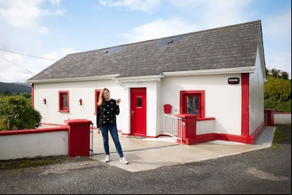 La casa está ubicada en las afueras de Sligo, una ciudad costera del noroeste de Irlanda, en un entorno tranquilo y natural