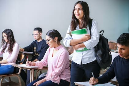 La ciencia, la tecnología, la Ingeniería y las matemáticas son los campos de estudio preferidos por los latinos